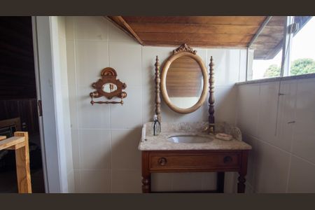 Casa de condomínio à venda com 250m², 4 quartos e 1 vagaLavabo do Sotão