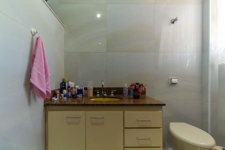 Casa à venda com 148m², 2 quartos e 2 vagas Casa à venda com 148m², 2 quartos e 2 vagasBanheiro