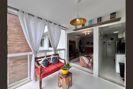 Apartamento à venda com 70m², 2 quartos e 1 vaga Apartamento à venda com 70m², 2 quartos e 1 vagaVaranda