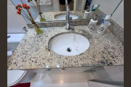 Apartamento à venda com 70m², 2 quartos e 1 vaga Apartamento à venda com 70m², 2 quartos e 1 vagaSuíte - Banheiro
