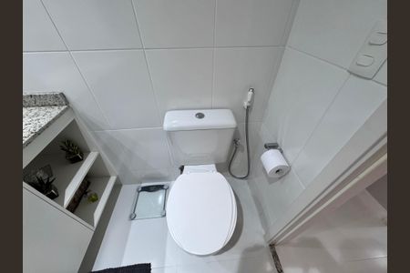 Apartamento à venda com 70m², 2 quartos e 1 vaga Apartamento à venda com 70m², 2 quartos e 1 vagaBanheiro Social