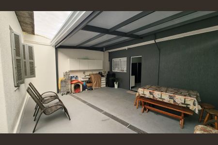 Casa à venda com 140m², 4 quartos e 5 vagasQuintal