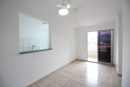 Sala de apartamento para alugar com 3 quartos, 60m² em Taquara, Rio de Janeiro
