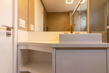 Apartamento à venda com 200m², 3 quartos e 3 vagas Apartamento à venda com 200m², 3 quartos e 3 vagasBanheiro da Suíte