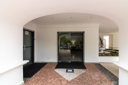 Apartamento à venda com 200m², 3 quartos e 3 vagas Apartamento à venda com 200m², 3 quartos e 3 vagasEntrada