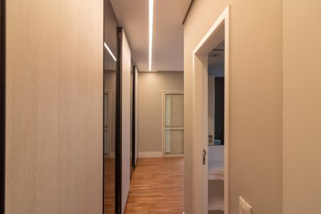 Apartamento à venda com 200m², 3 quartos e 3 vagas Apartamento à venda com 200m², 3 quartos e 3 vagasSuíte