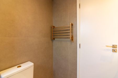 Apartamento à venda com 200m², 3 quartos e 3 vagas Apartamento à venda com 200m², 3 quartos e 3 vagasBanheiro da Suíte