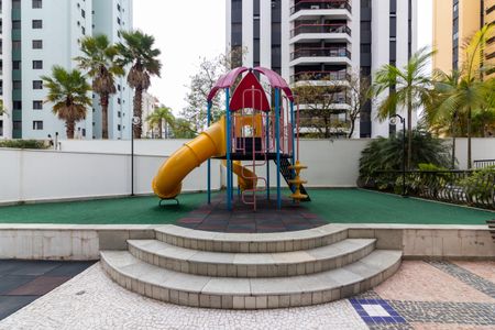 Apartamento à venda com 200m², 3 quartos e 3 vagas Apartamento à venda com 200m², 3 quartos e 3 vagasÁrea comum - Playground
