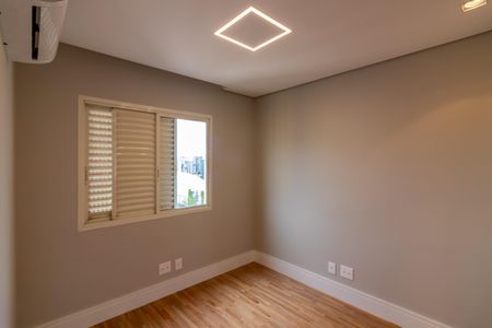 Apartamento à venda com 200m², 3 quartos e 3 vagas Apartamento à venda com 200m², 3 quartos e 3 vagasQuarto 2