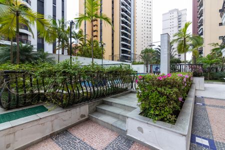 Apartamento à venda com 200m², 3 quartos e 3 vagas Apartamento à venda com 200m², 3 quartos e 3 vagasÁrea comum - Piscina