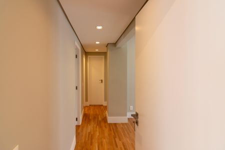 Apartamento à venda com 200m², 3 quartos e 3 vagas Apartamento à venda com 200m², 3 quartos e 3 vagasCorredor