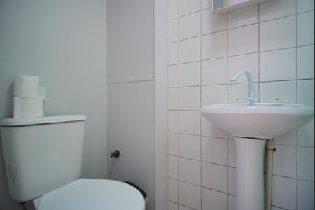 Banheiro Social de apartamento para alugar com 2 quartos, 34m² em Rubem Berta, Porto Alegre