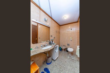 Casa à venda com 355m², 4 quartos e 3 vagas Casa à venda com 355m², 4 quartos e 3 vagasBanheiro da Suíte 1