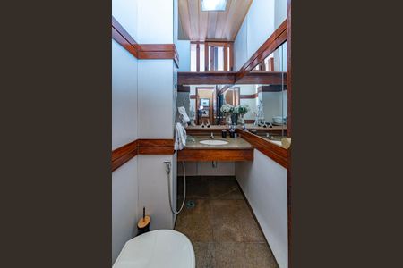 Casa à venda com 355m², 4 quartos e 3 vagas Casa à venda com 355m², 4 quartos e 3 vagasLavabo