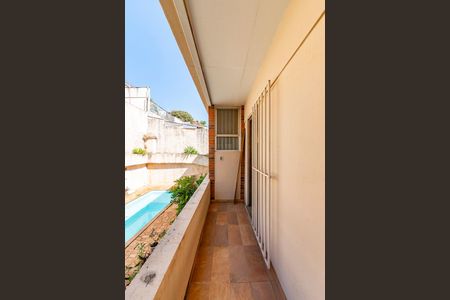 Casa à venda com 355m², 4 quartos e 3 vagas Casa à venda com 355m², 4 quartos e 3 vagasVaranda da Suíte 1