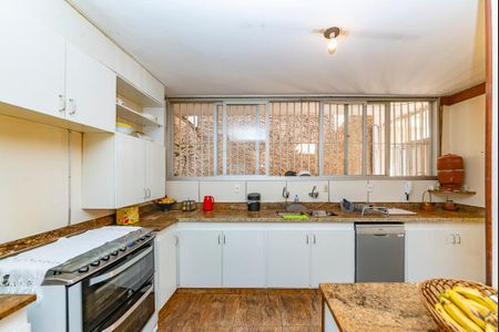 Casa à venda com 355m², 4 quartos e 3 vagas Casa à venda com 355m², 4 quartos e 3 vagasCozinha