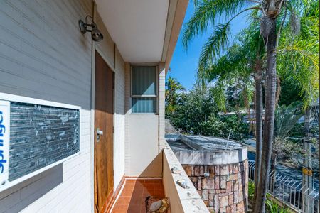 Casa à venda com 355m², 4 quartos e 3 vagas Casa à venda com 355m², 4 quartos e 3 vagasVaranda da Suíte 3