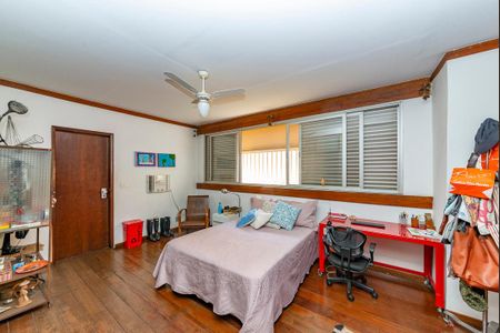 Casa à venda com 355m², 4 quartos e 3 vagas Casa à venda com 355m², 4 quartos e 3 vagasSuíte 3