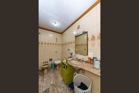 Casa à venda com 355m², 4 quartos e 3 vagas Casa à venda com 355m², 4 quartos e 3 vagasBanheiro da Suíte 2