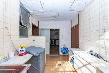 Casa à venda com 355m², 4 quartos e 3 vagas Casa à venda com 355m², 4 quartos e 3 vagasÁrea de Serviço