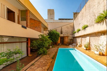 Casa à venda com 355m², 4 quartos e 3 vagas Casa à venda com 355m², 4 quartos e 3 vagasPiscina