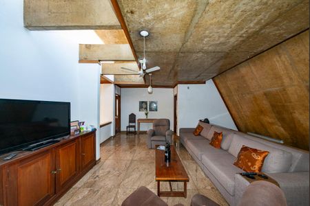 Casa à venda com 355m², 4 quartos e 3 vagas Casa à venda com 355m², 4 quartos e 3 vagasSala 4