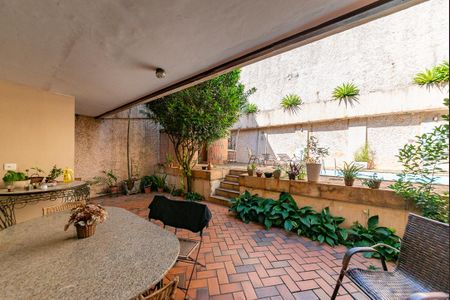 Casa à venda com 355m², 4 quartos e 3 vagas Casa à venda com 355m², 4 quartos e 3 vagasVaranda da Sala