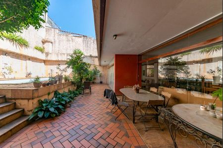 Casa à venda com 355m², 4 quartos e 3 vagas Casa à venda com 355m², 4 quartos e 3 vagasVaranda da Sala