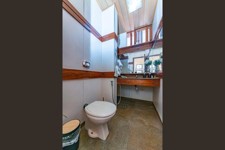 Casa à venda com 355m², 4 quartos e 3 vagas Casa à venda com 355m², 4 quartos e 3 vagasLavabo