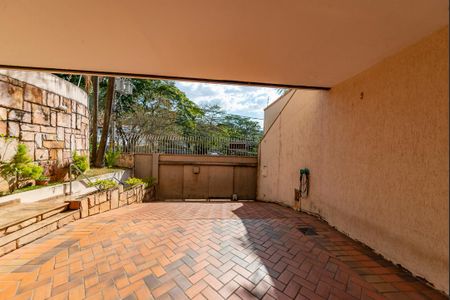 Casa à venda com 355m², 4 quartos e 3 vagas Casa à venda com 355m², 4 quartos e 3 vagasGaragem