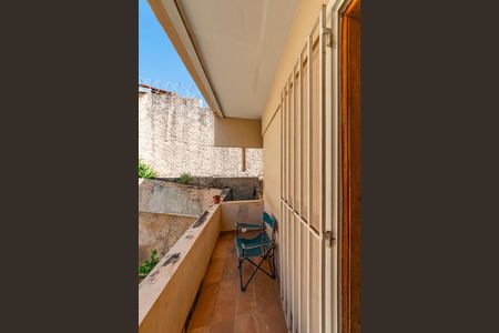 Casa à venda com 355m², 4 quartos e 3 vagas Casa à venda com 355m², 4 quartos e 3 vagasVaranda da Suíte 2