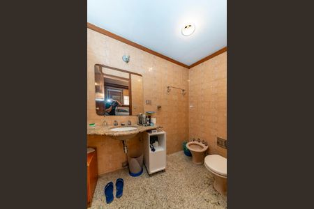 Casa à venda com 355m², 4 quartos e 3 vagas Casa à venda com 355m², 4 quartos e 3 vagasBanheiro da Suíte 1