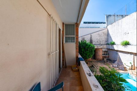 Casa à venda com 355m², 4 quartos e 3 vagas Casa à venda com 355m², 4 quartos e 3 vagasVaranda da Suíte 2