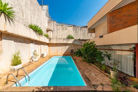 Casa à venda com 355m², 4 quartos e 3 vagas Casa à venda com 355m², 4 quartos e 3 vagasPiscina