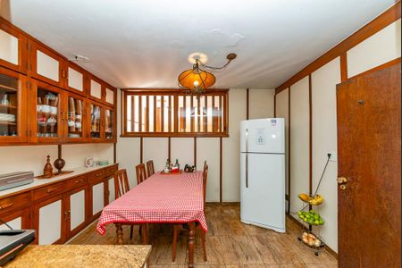 Casa à venda com 355m², 4 quartos e 3 vagas Casa à venda com 355m², 4 quartos e 3 vagasCozinha