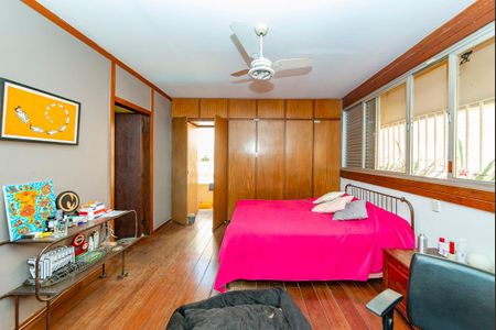 Casa à venda com 355m², 4 quartos e 3 vagas Casa à venda com 355m², 4 quartos e 3 vagasSuíte 2