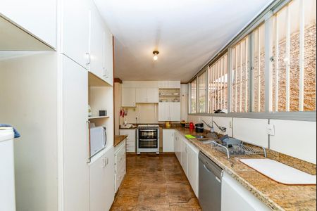 Casa à venda com 355m², 4 quartos e 3 vagas Casa à venda com 355m², 4 quartos e 3 vagasCozinha