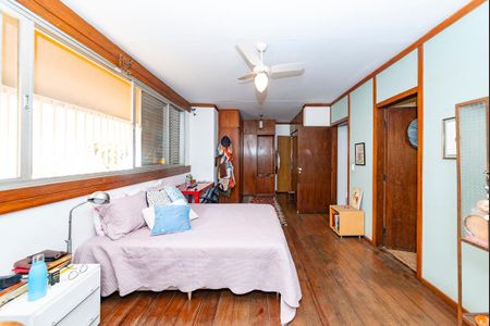 Casa à venda com 355m², 4 quartos e 3 vagas Casa à venda com 355m², 4 quartos e 3 vagasSuíte 3