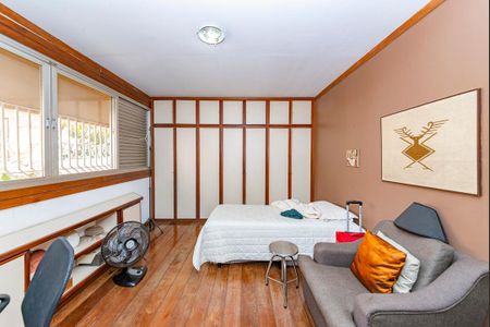 Casa à venda com 355m², 4 quartos e 3 vagas Casa à venda com 355m², 4 quartos e 3 vagasQuarto