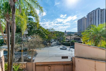 Casa à venda com 355m², 4 quartos e 3 vagas Casa à venda com 355m², 4 quartos e 3 vagasVaranda da Suíte 3