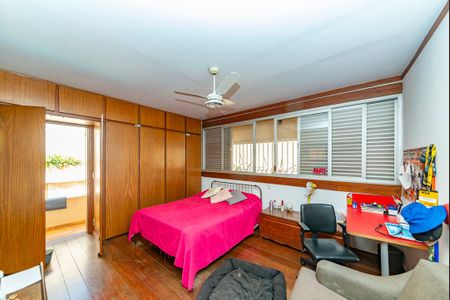 Casa à venda com 355m², 4 quartos e 3 vagas Casa à venda com 355m², 4 quartos e 3 vagasSuíte 2