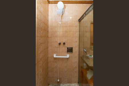 Casa à venda com 355m², 4 quartos e 3 vagas Casa à venda com 355m², 4 quartos e 3 vagasBanheiro da Suíte 1