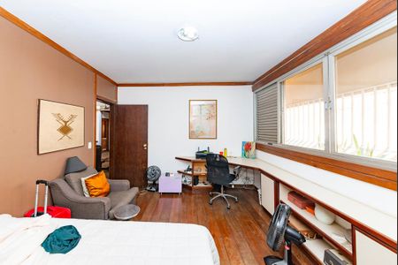 Casa à venda com 355m², 4 quartos e 3 vagas Casa à venda com 355m², 4 quartos e 3 vagasQuarto