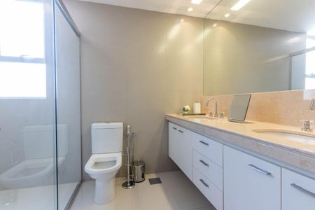 Apartamento à venda com 166m², 4 quartos e 4 vagasBanheiro