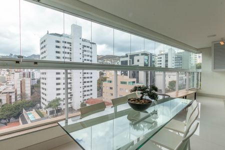 Apartamento à venda com 166m², 4 quartos e 4 vagasVaranda gourmet