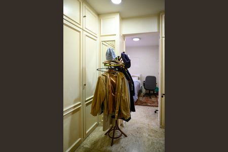 Apartamento à venda com 246m², 4 quartos e 4 vagas Apartamento à venda com 246m², 4 quartos e 4 vagasSuíte 2