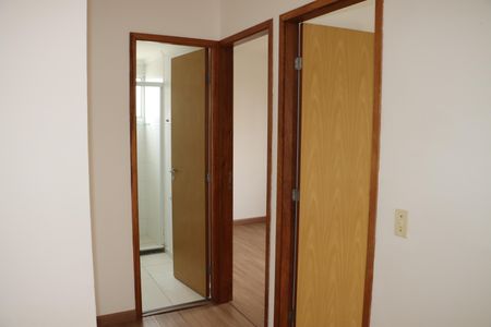 Corredor de apartamento para alugar com 2 quartos, 49m² em Bairro Jardim Nossa Senhora das Graças, Cotia