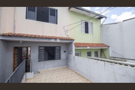 Casa para alugar com 250m², 2 quartos e 1 vaga Casa para alugar com 250m², 2 quartos e 1 vagaVaranda
