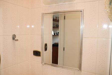 Casa de condomínio para alugar com 320m², 3 quartos e 4 vagasBanheiro da Suíte 2