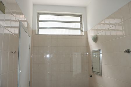 Casa de condomínio para alugar com 320m², 3 quartos e 4 vagasBanheiro de Serviço 2